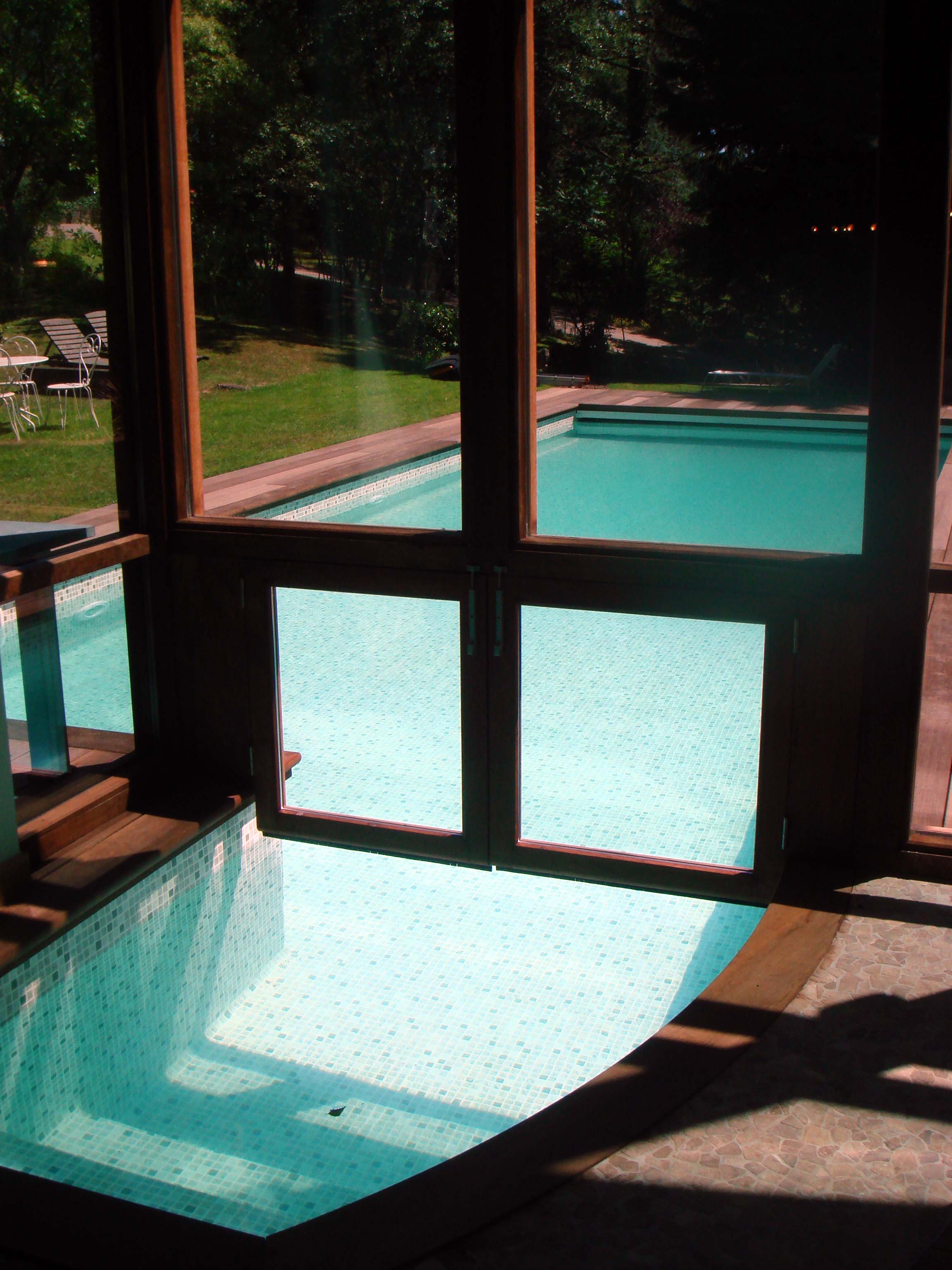 Piscine intérieure moderne